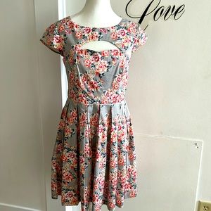 NWOT LC Lauren Conrad grey floral pleated dress